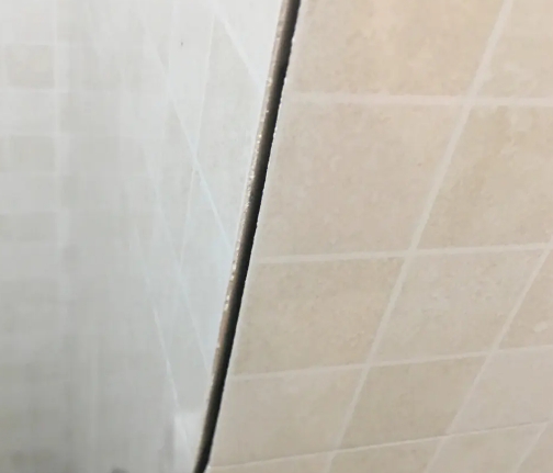 十堰市瓷砖空鼓维修公司分享阳台瓷砖脱落的修复过程可以分为以下几个步骤