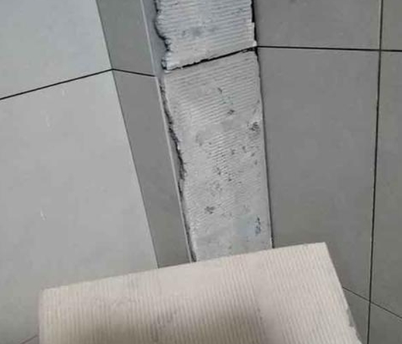 十堰市瓷砖空鼓维修公司分享下厨房瓷砖脱落的补救措施。